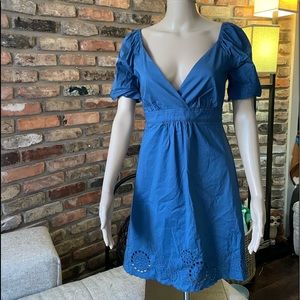 BCBG carved cotton blend V neck dress blue color